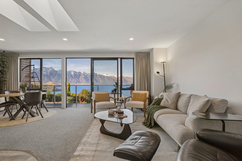 54C Wynyard Crescent, Fernhill, Queenstown - Carousel 1