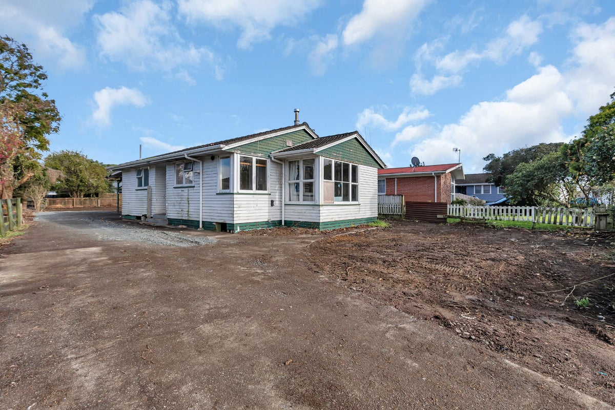 24 Meadow Park Crescent, Tikipunga, Whangarei - Carousel 1