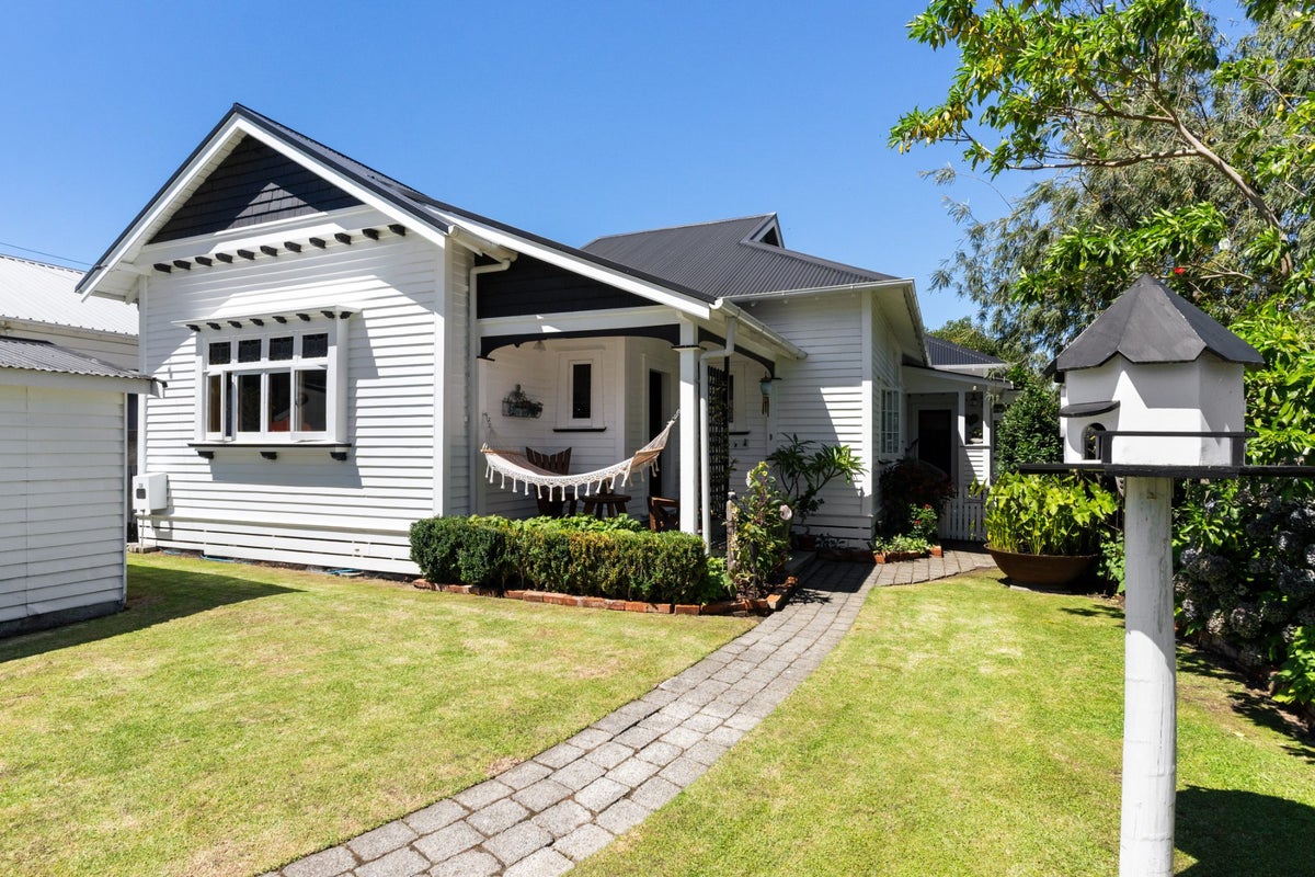 29 Score Road, Inner Kaiti, Gisborne - Carousel 1
