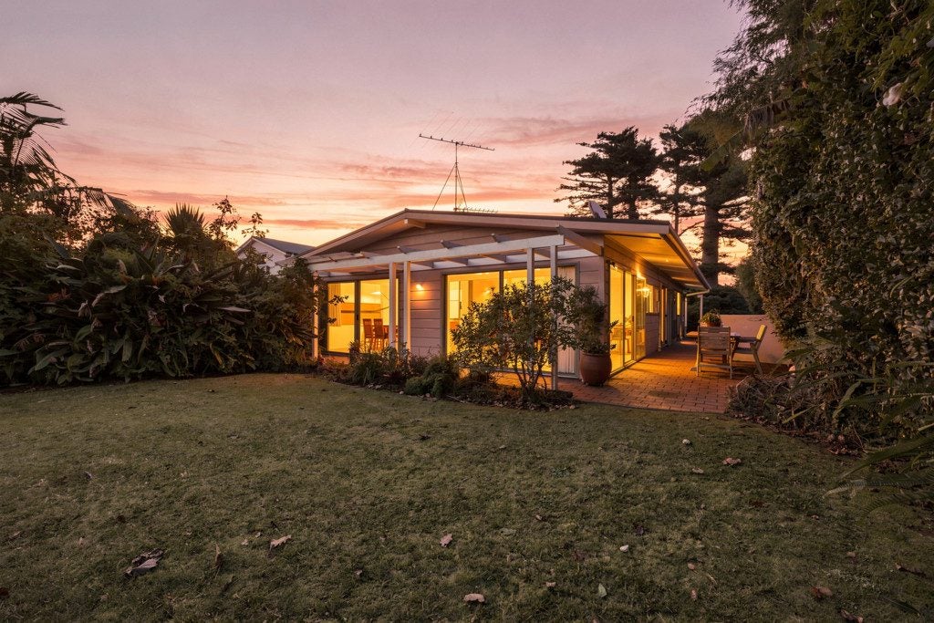 50 Marine Parade, Mellons Bay, Auckland - Carousel 1