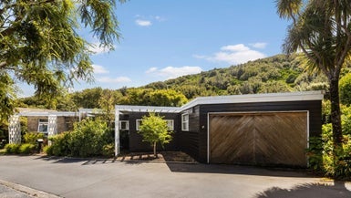 2 Mamaku Grove, Khandallah, Wellington - Carousel 1