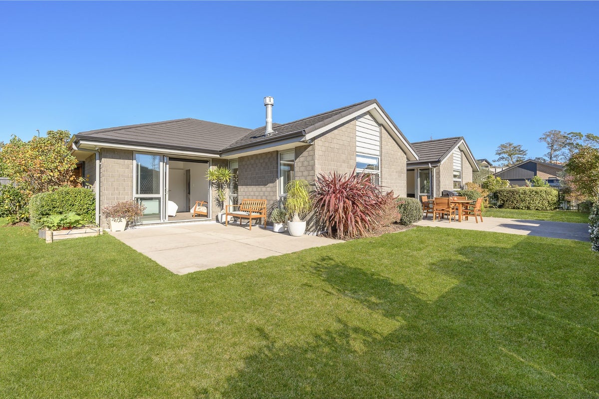 5 Hayward Place, Ohauiti, Tauranga - Carousel 2