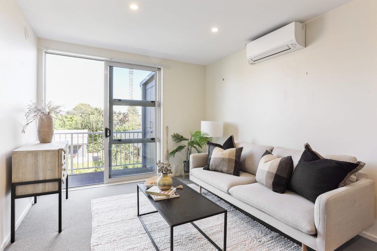 16/14 Brougham Street, Addington, Christchurch - Carousel 1