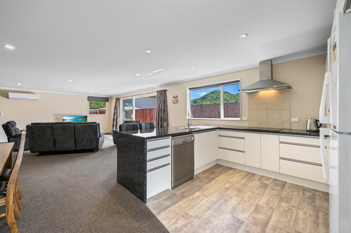 23 Admiralty Place, Waikawa, Picton - Carousel 2
