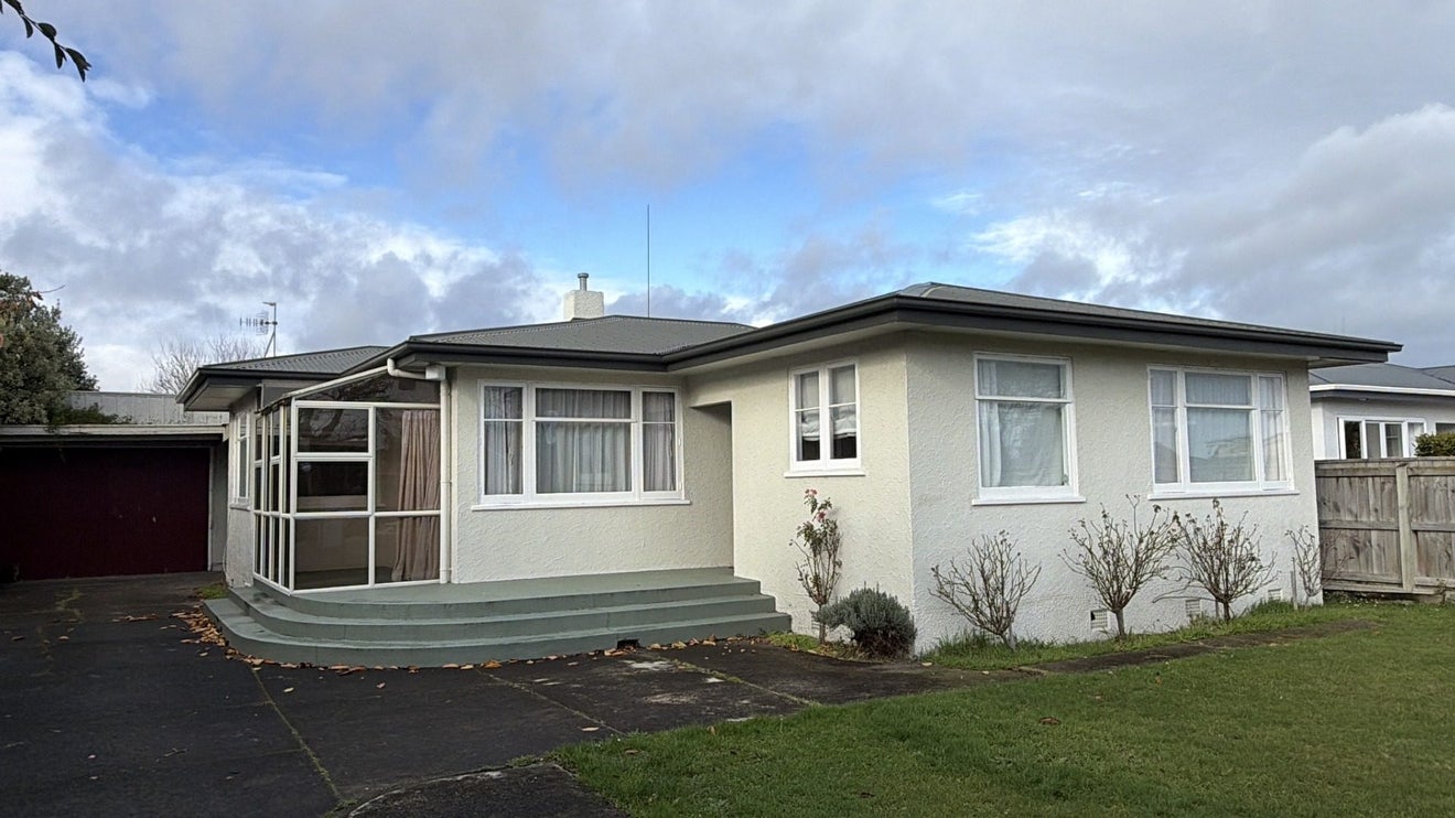 32 Aberdeen Avenue, Takaro, Palmerston North - Carousel 1