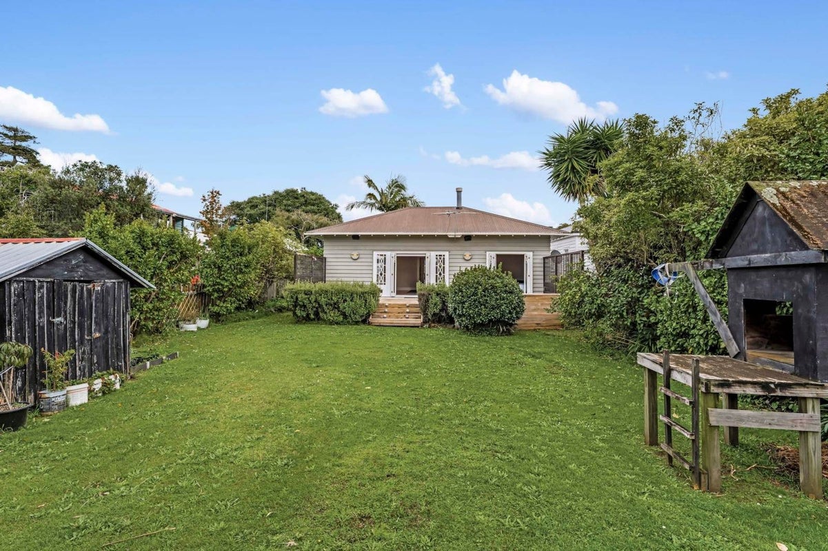 30 Volcanic Street, Mount Eden, Auckland - Carousel 2