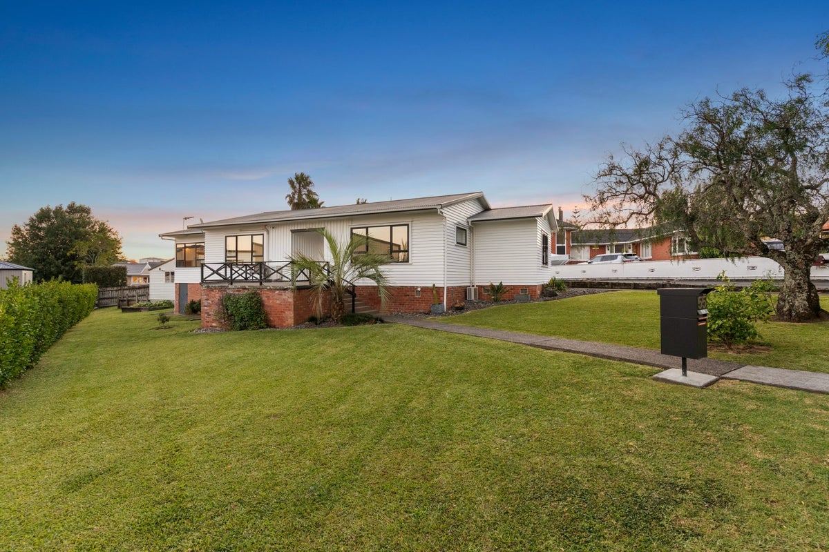 55 Howe Street, Howick, Auckland - Carousel 1