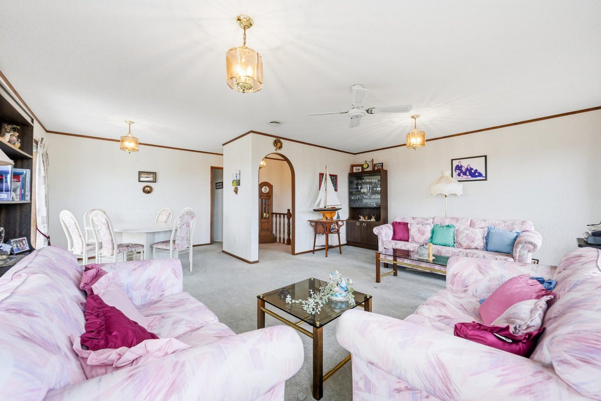 4 Kincraig Place, Highland Park, Auckland - Carousel 2