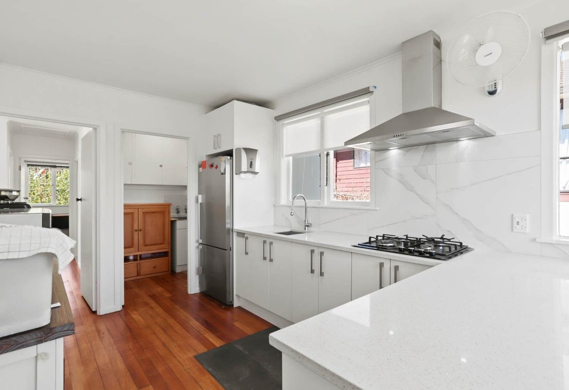 39 Newington Road, Henderson, Auckland - Carousel 2