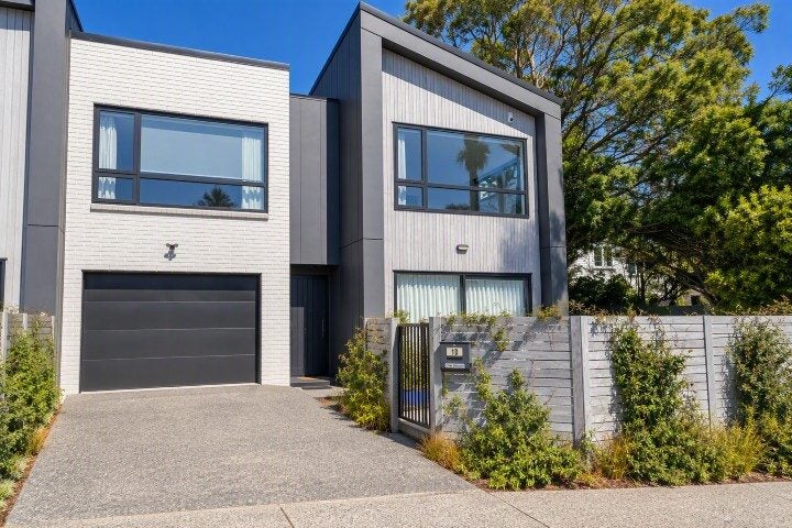 1D Wai-Iti Crescent, Woburn, Lower Hutt - Carousel 1