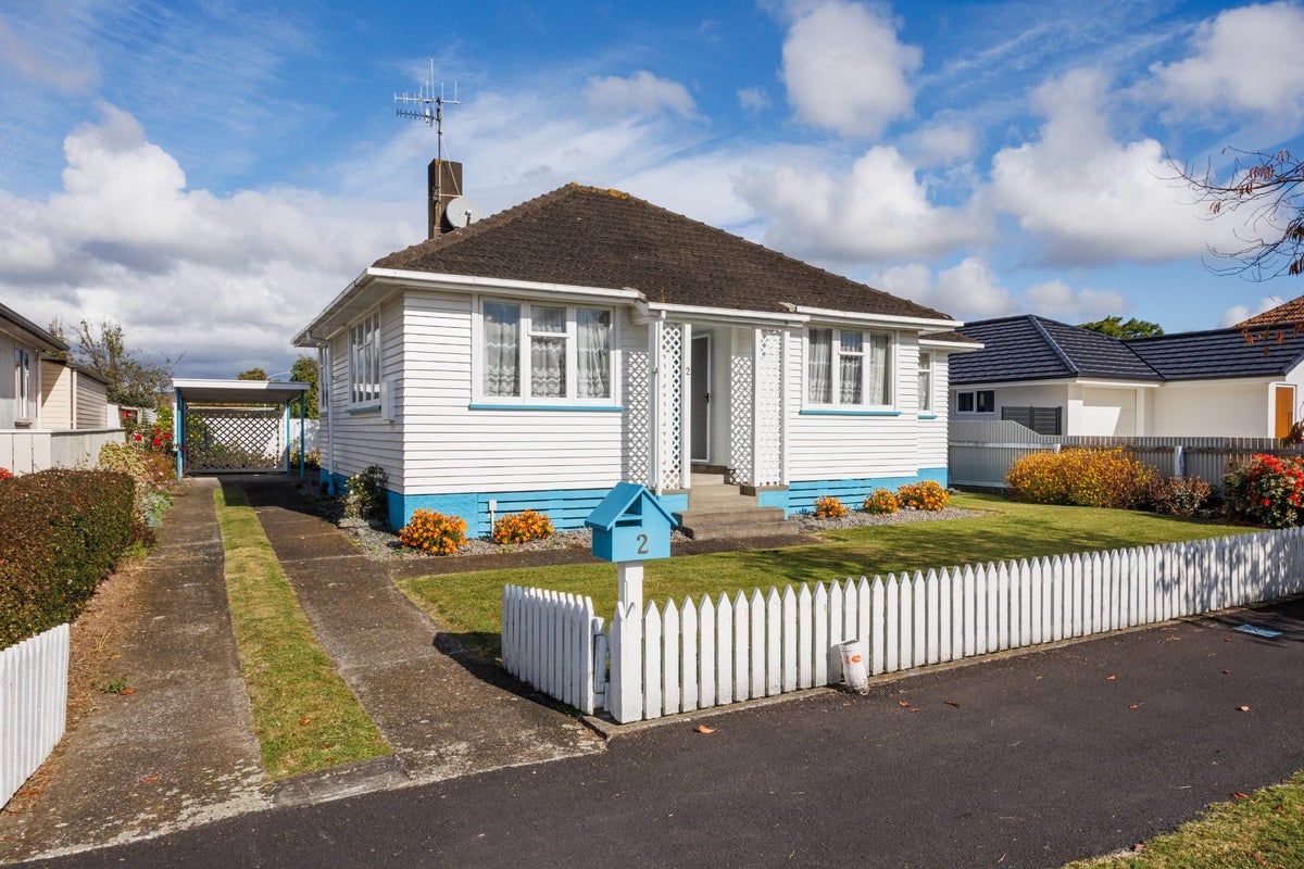 2 Paisley Street, Awapuni, Palmerston North - Carousel 1