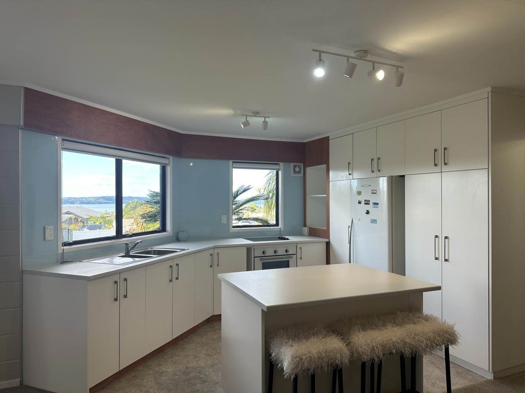 24 Bernleigh Terrace, West Harbour, Auckland - Carousel 2