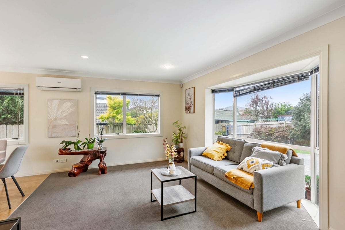 8 Quattro Avenue, Flat Bush, Auckland - Carousel 2