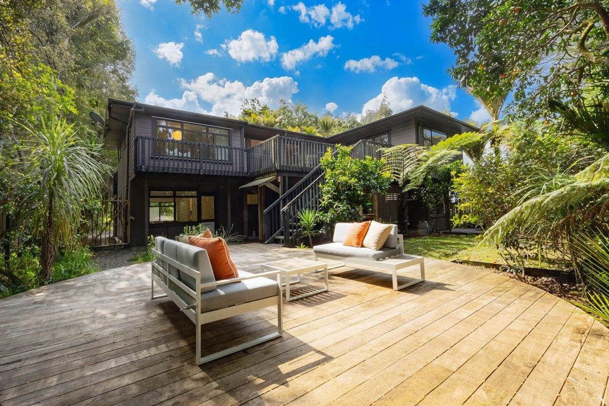 164 Woodlands Park Road, Titirangi, Auckland - Carousel 1