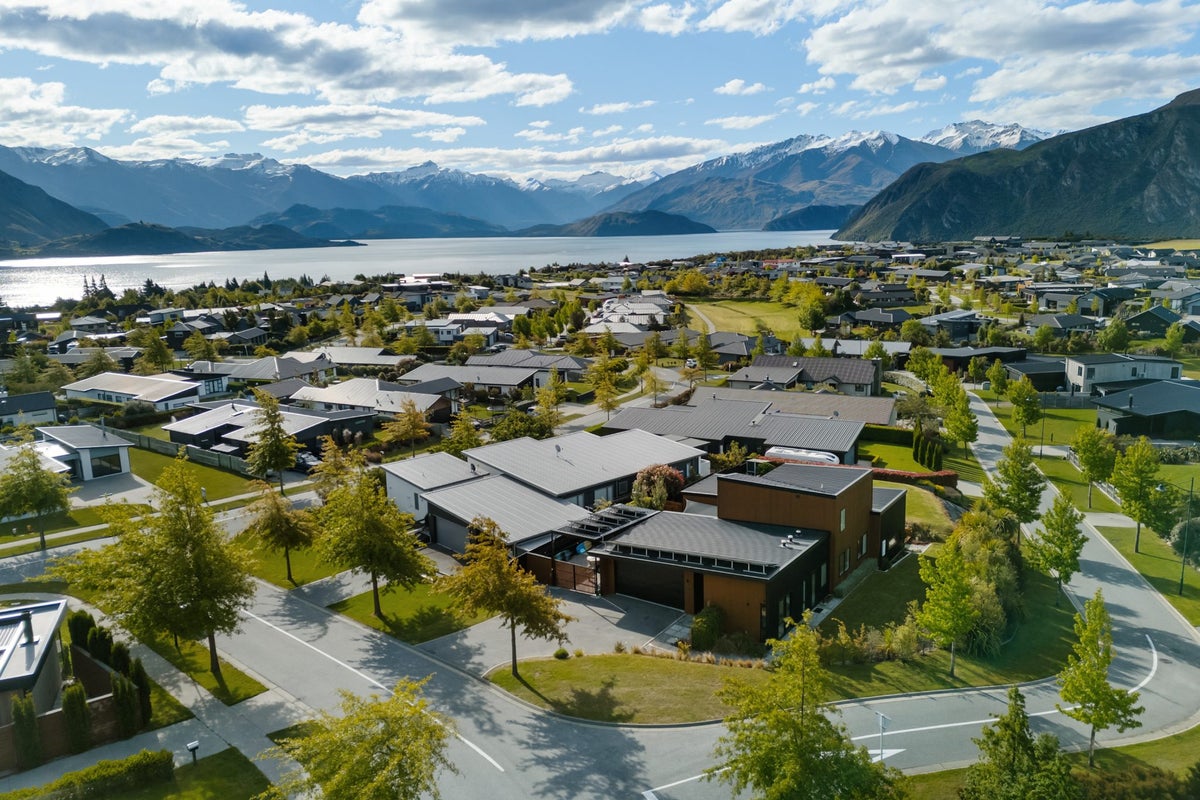 78 Forest Heights, Wanaka - Carousel 1