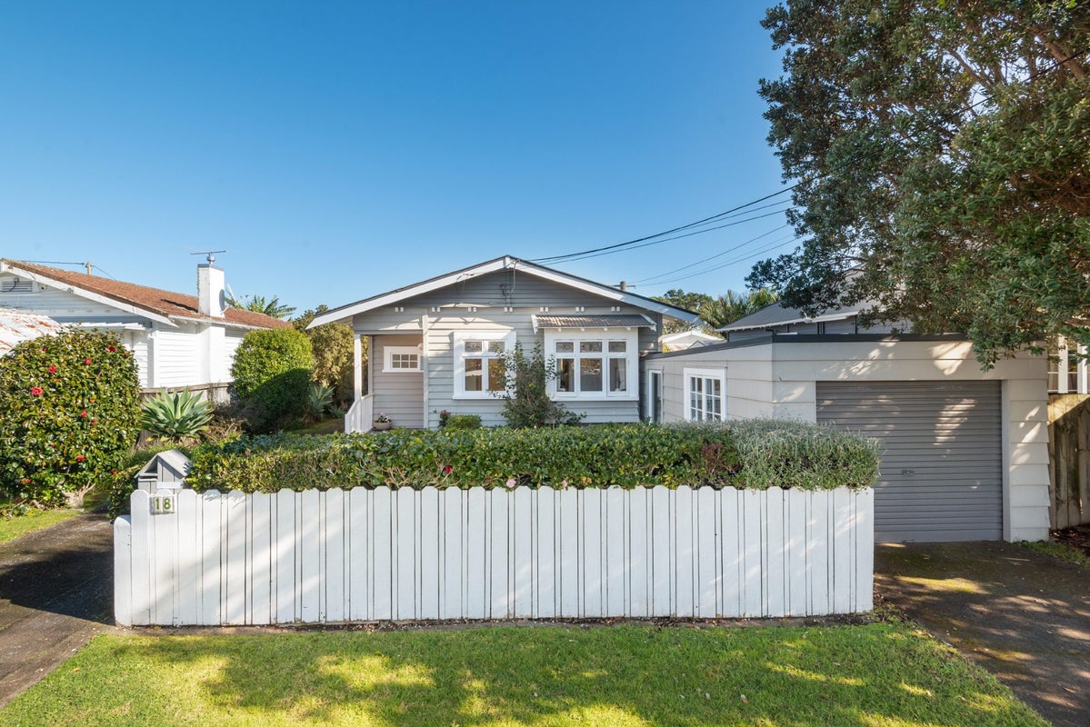 1/18 Gladstone Road, Northcote, Auckland - Carousel 1
