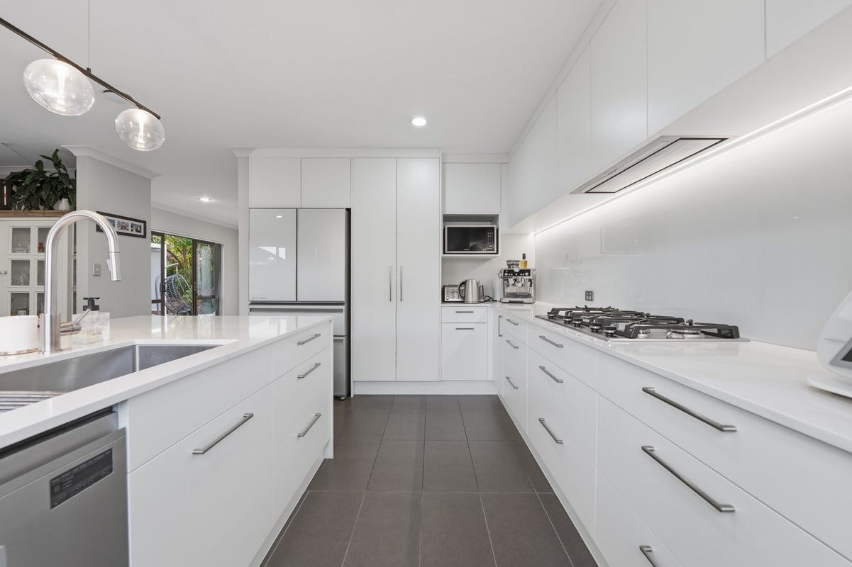 4 Melmore Place, Pinehill, Auckland - Carousel 2