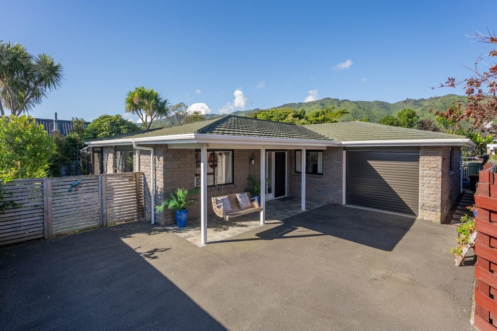 56A Rewarewa Crescent, Waikanae, Waikanae - Carousel 2
