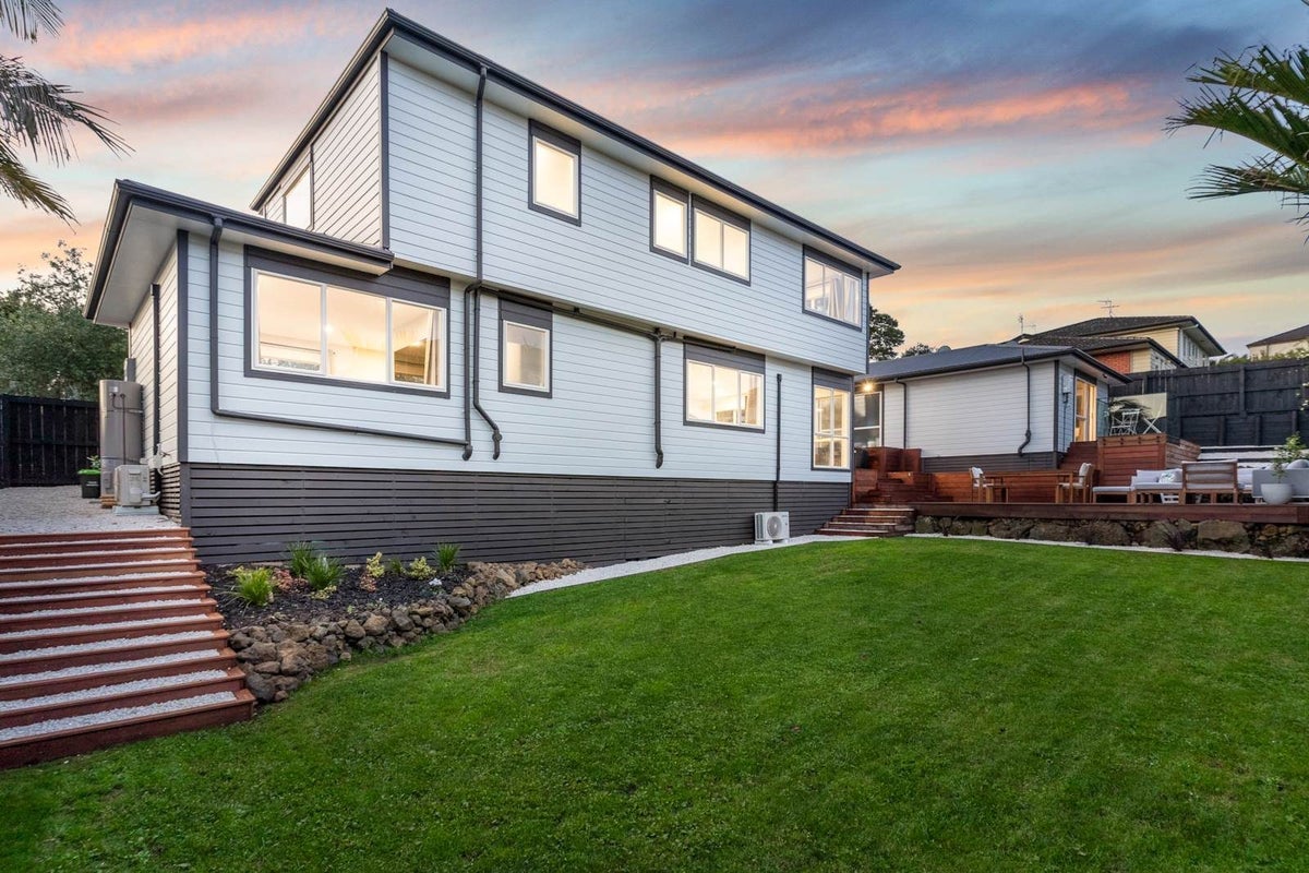 19I Paparoa Road, Cockle Bay, Auckland - Carousel 1
