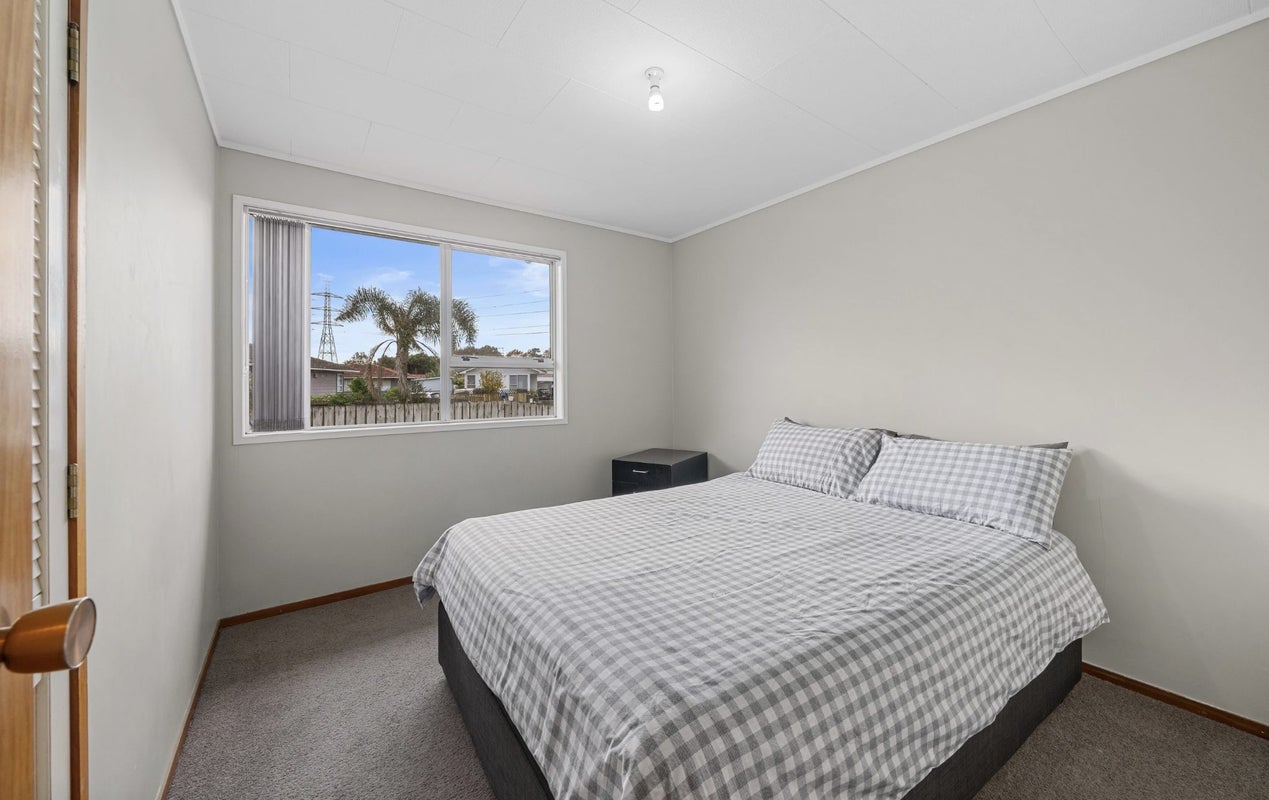 8 Aldo Place, Clover Park, Auckland - Carousel 6