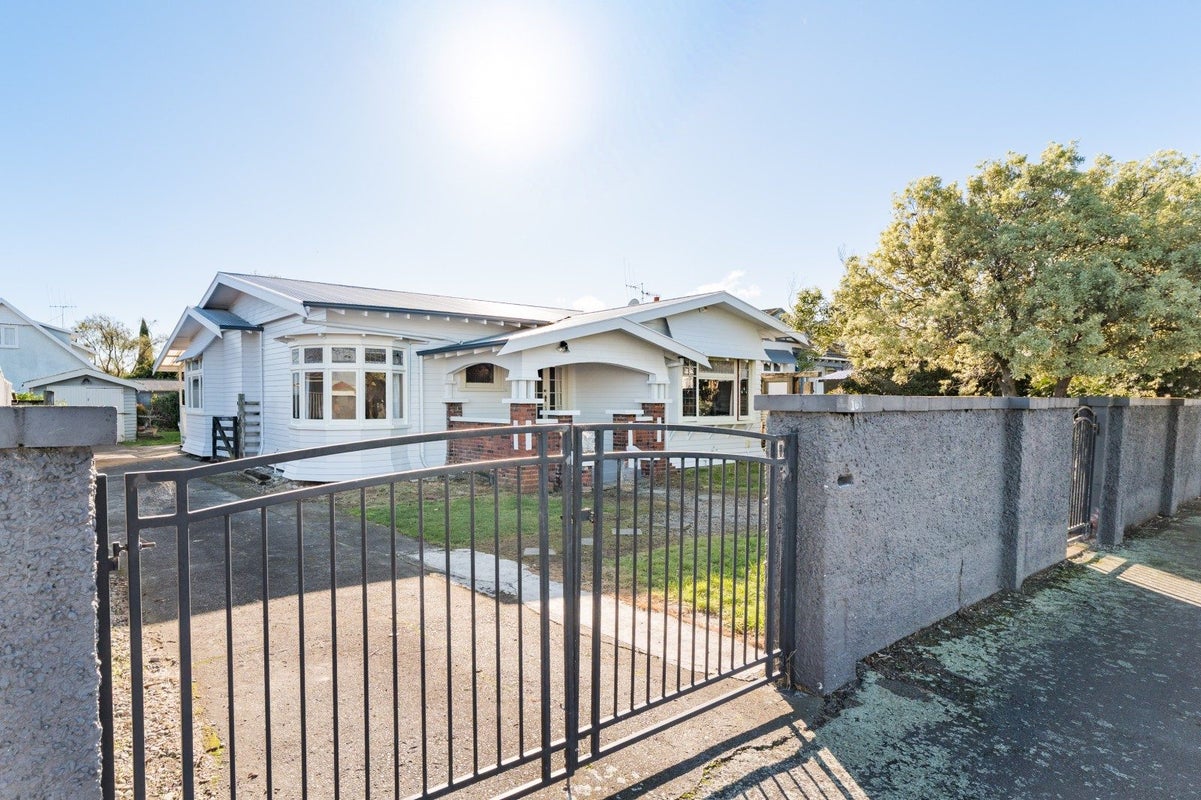 161 Featherston Street, Takaro, Palmerston North - Carousel 1