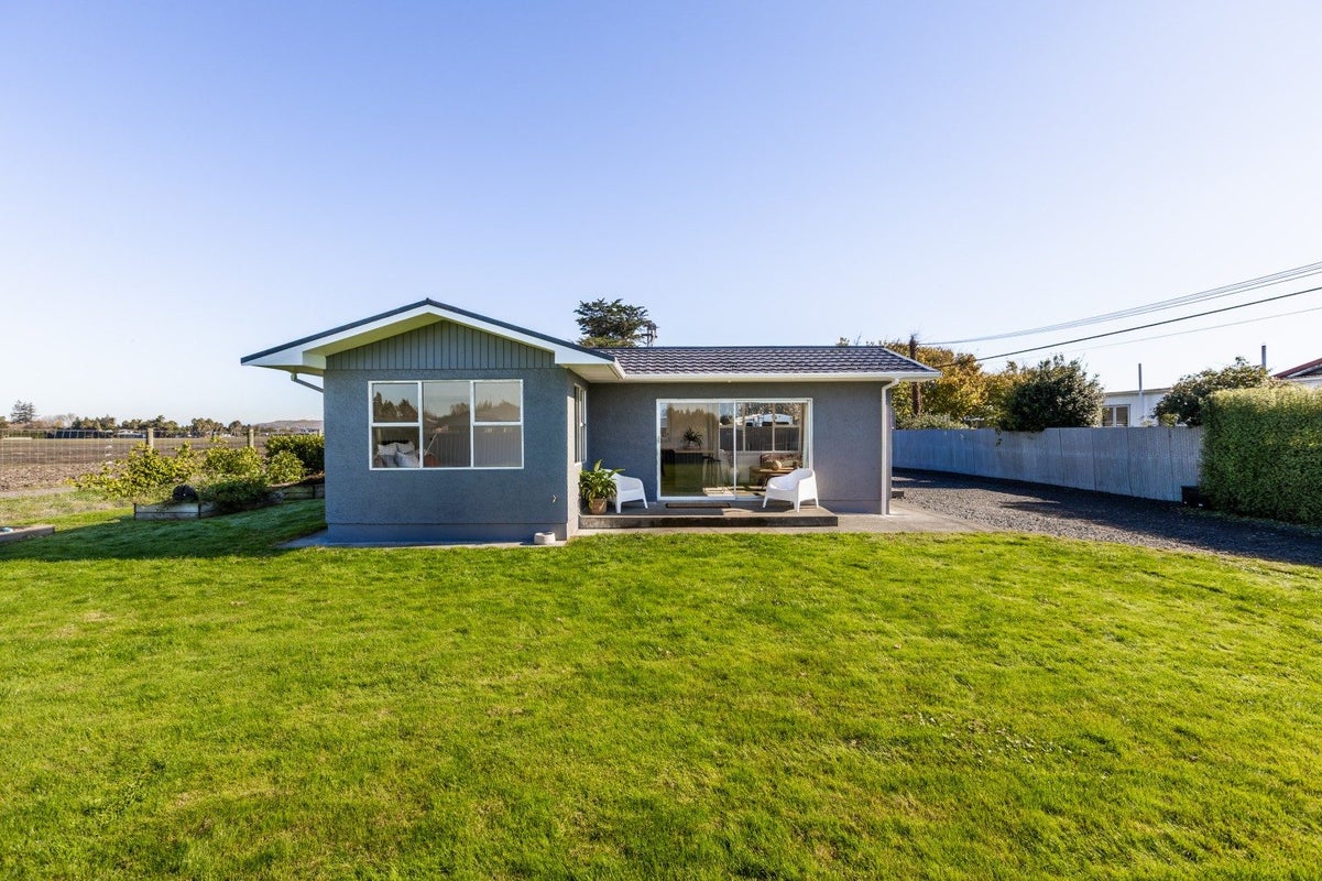 29 The Loop, Meeanee, Napier - Carousel 1