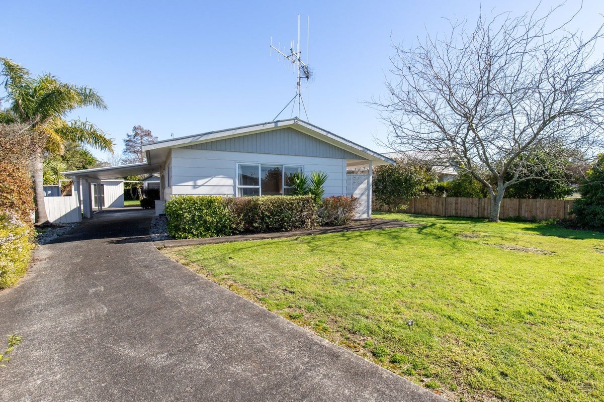 11 Paul Drive, Ngatea, Ngatea - Carousel 1