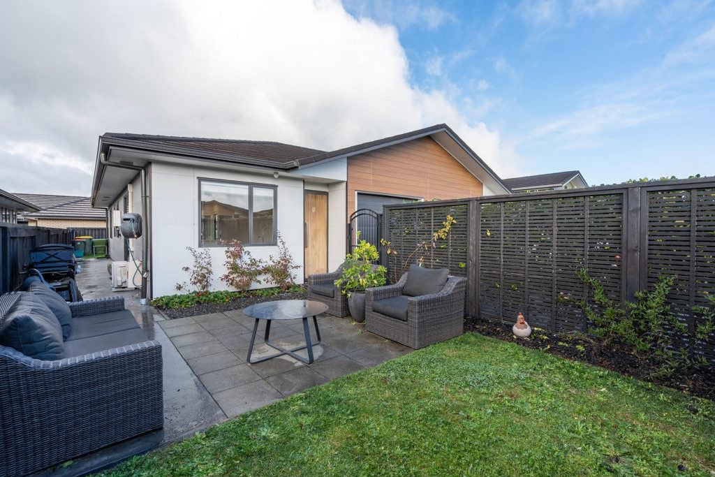 5A Yanicks Crescent, Fitzroy, Hamilton - Carousel 1