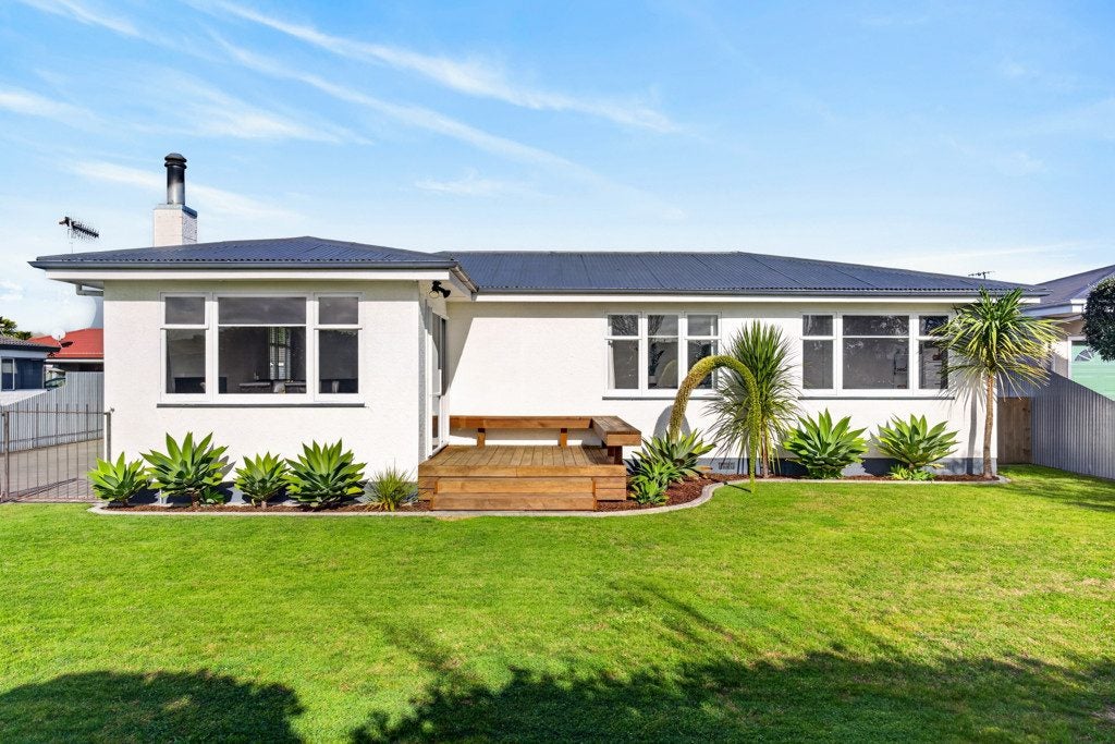 17 Hinton Road, Taradale, Napier - Carousel 1