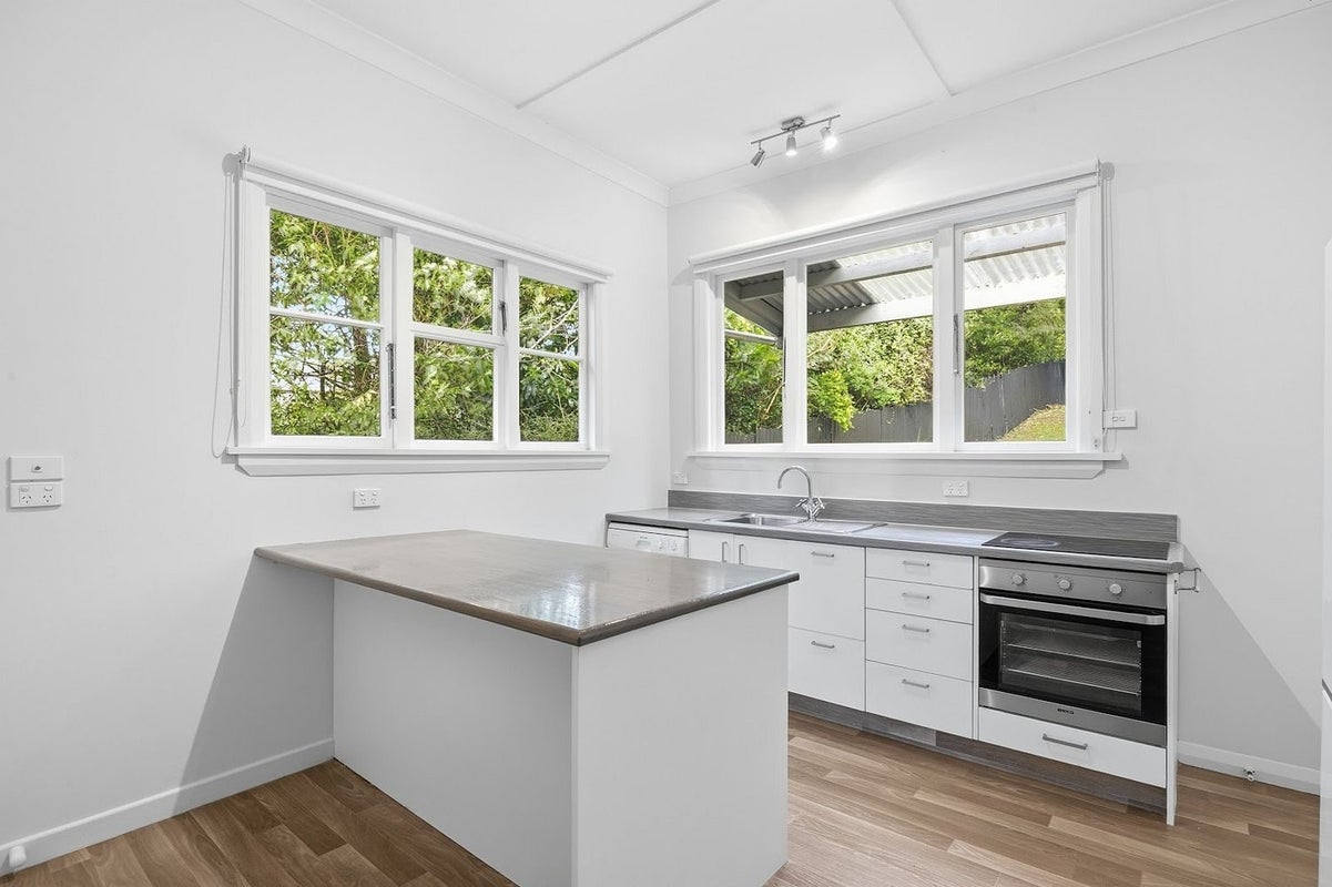 105 Kaikorai Valley Road, Glenross, Dunedin - Carousel 1