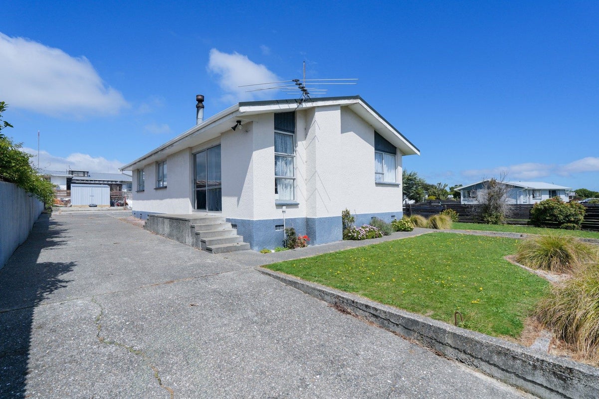 2 Burns Street, Kew, Invercargill - Carousel 1