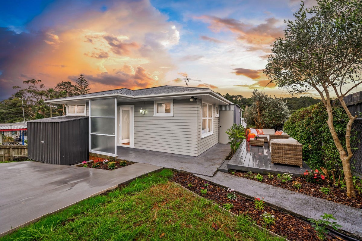 2 Lowtherhurst Road, Massey, Auckland - Carousel 2