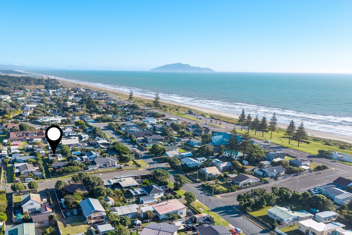 3A Manuka Street, Otaki Beach, Otaki - Carousel 1