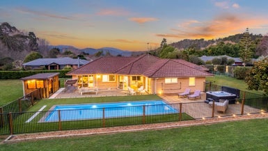101 Emerald Hill Drive, Birchville, Upper Hutt - Carousel 1