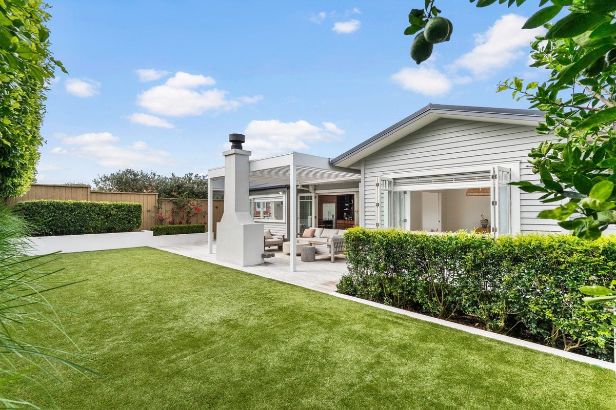 26 Richmond Avenue, Northcote Point, Auckland - Carousel 1