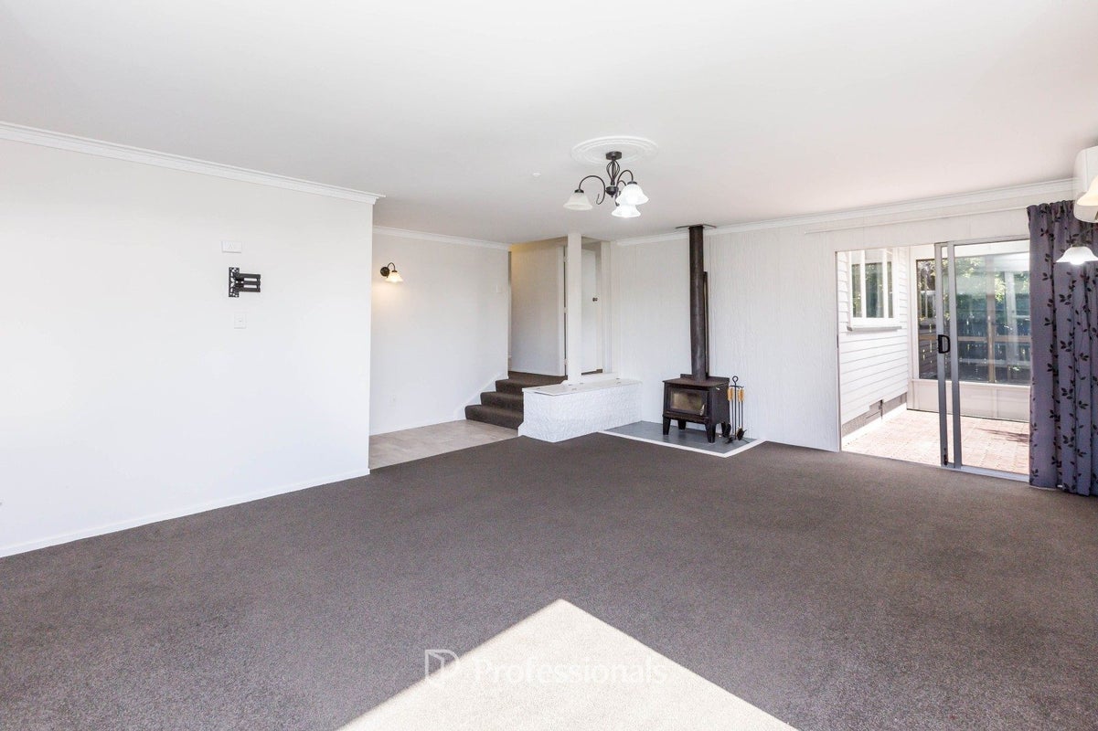 21 Totara Park Road, Clouston Park, Upper Hutt - Carousel 2