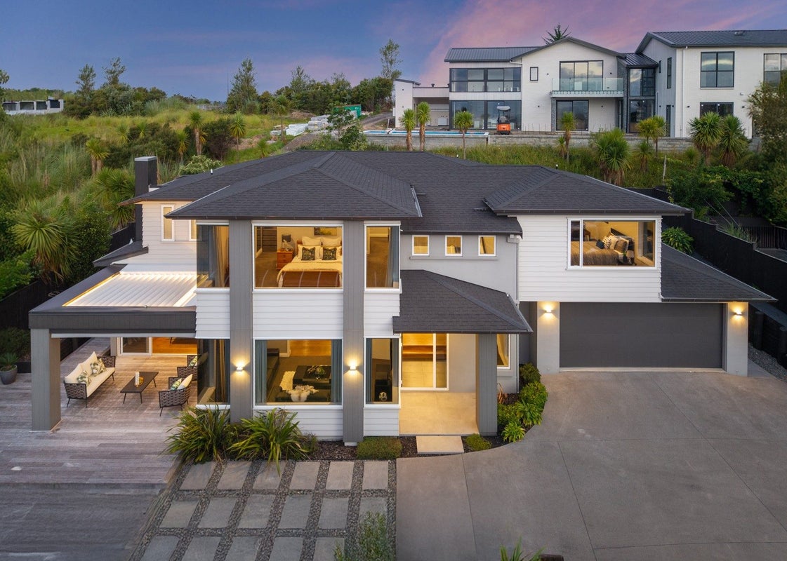62 Armstrong Farm DR, East Tamaki Heights, Auckland - Carousel 1