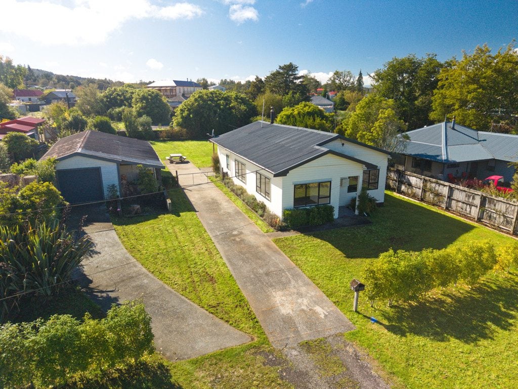 33 Stafford Street, Blackball, Greymouth - Carousel 1
