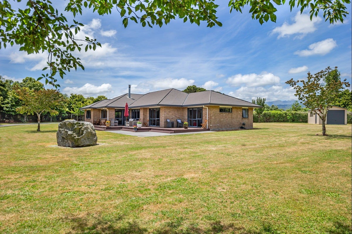 8 Faydon Close, Ohau, Ohau - Carousel 1