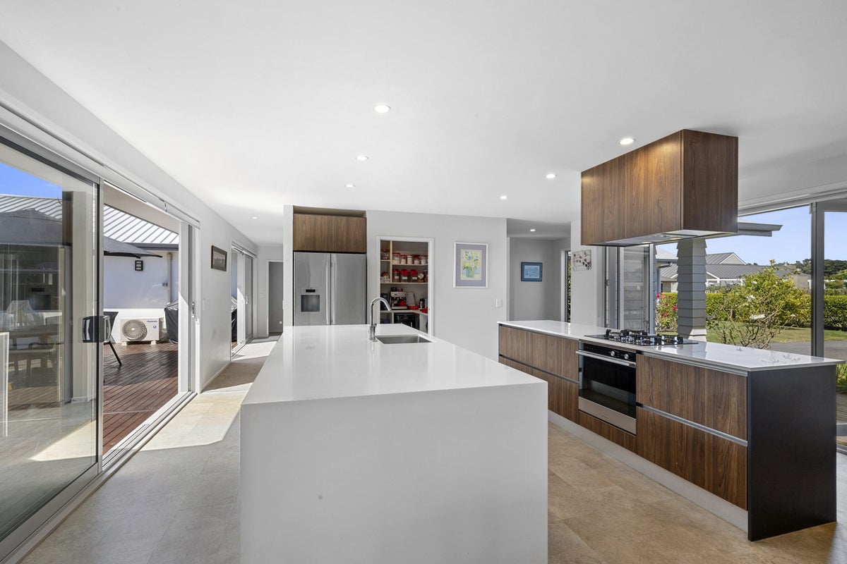 8 Wentworth Lane, Waiwhakaiho, New Plymouth - Carousel 2