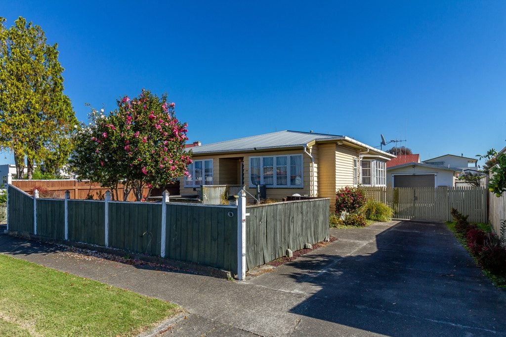 39 BEDFORD ROAD, MAREWA, NAPIER - Carousel 1