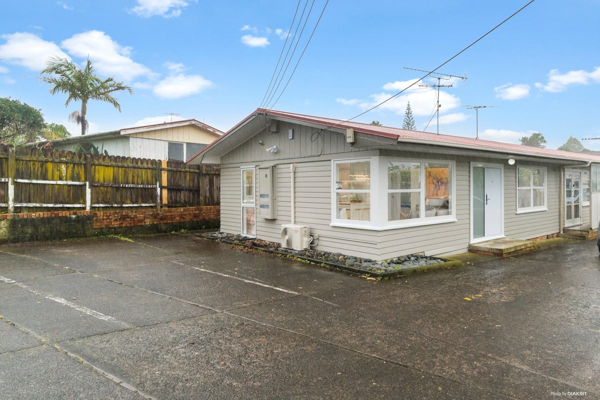 1/93 Barrack Road, Mount Wellington, Auckland - Carousel 1