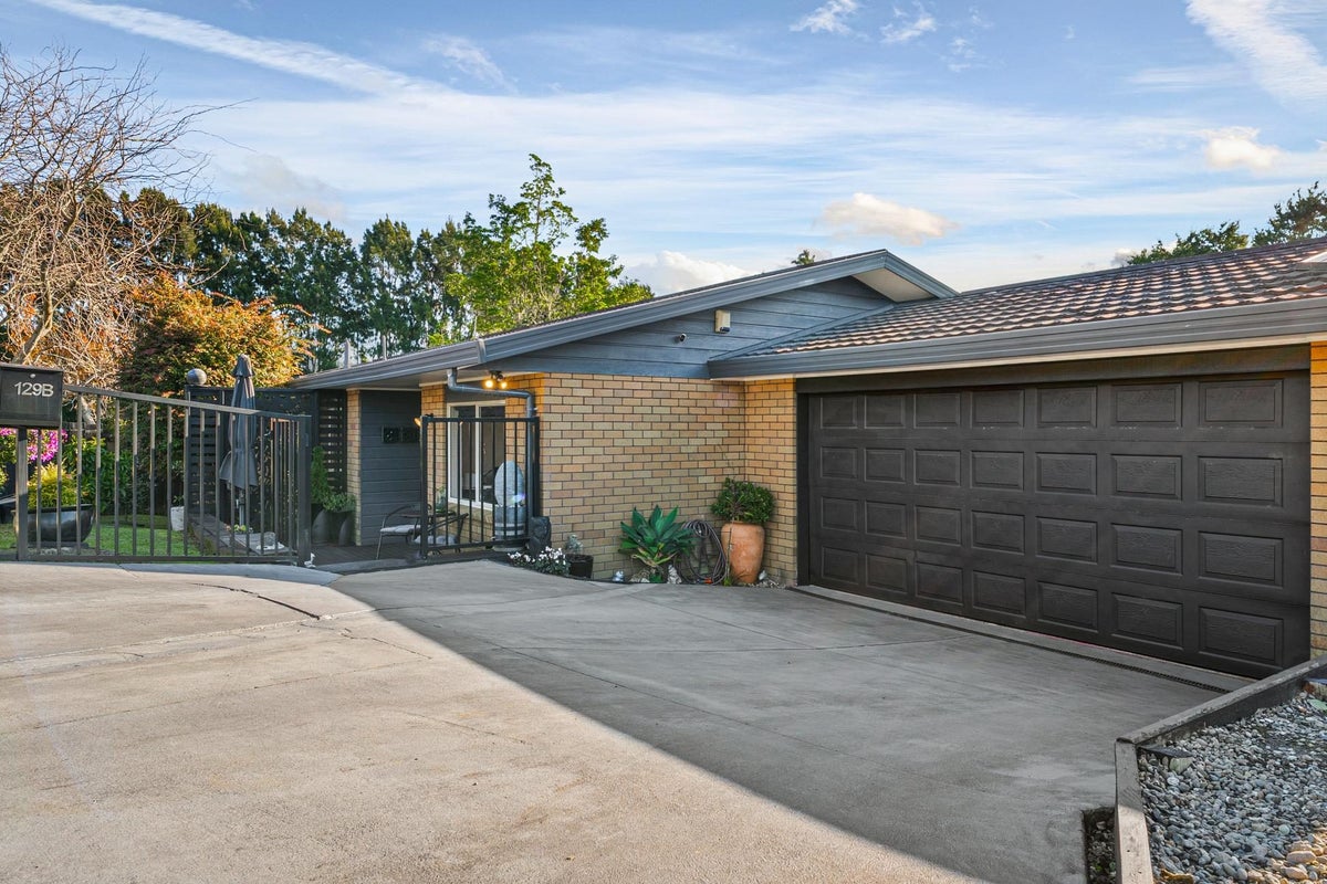 129B Parrs Cross Road, Glen Eden, Auckland - Carousel 1