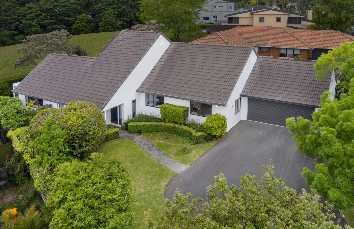 16 Peretao Rise, The Gardens, Auckland - Carousel 2