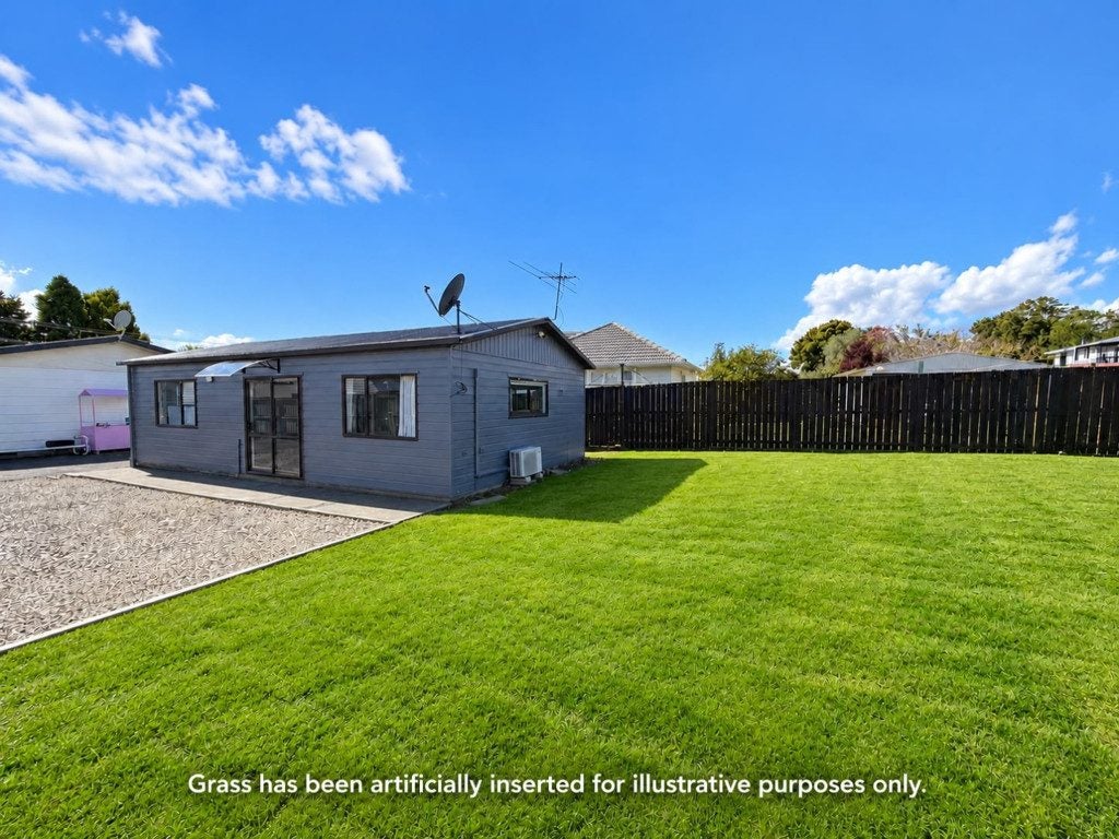 19A Edwards Avenue, Henderson, Auckland - Carousel 1