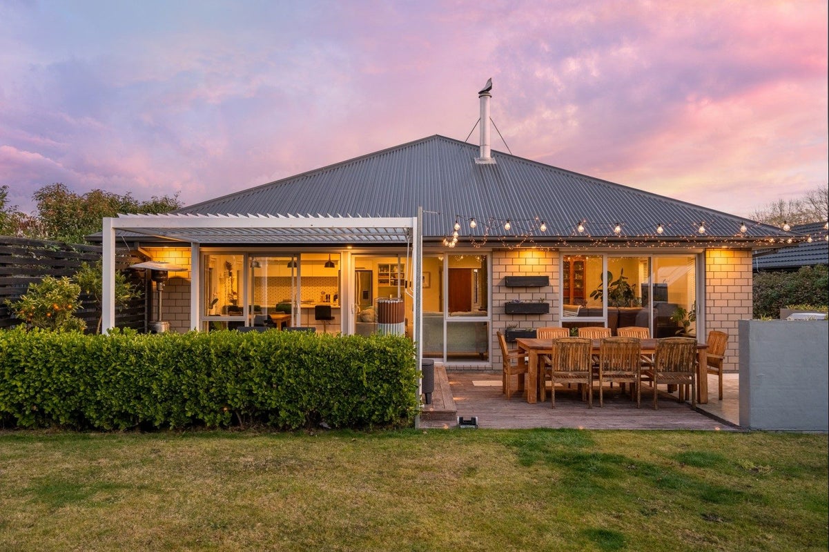16 Flaxgrove Place, Parklands, Christchurch - Carousel 1