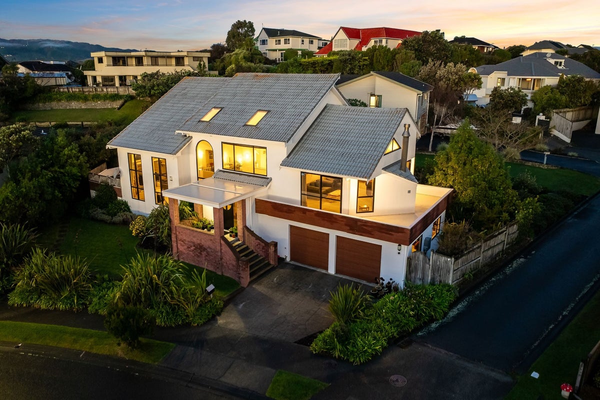 14 Portage Place, Whitby, Porirua - Carousel 2