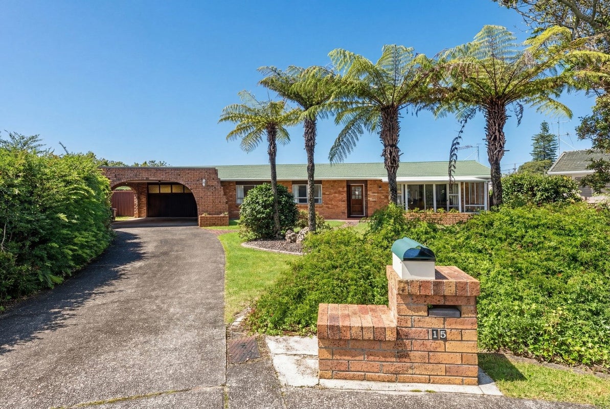 15 Windsor Avenue, Kamo, Whangarei - Carousel 1