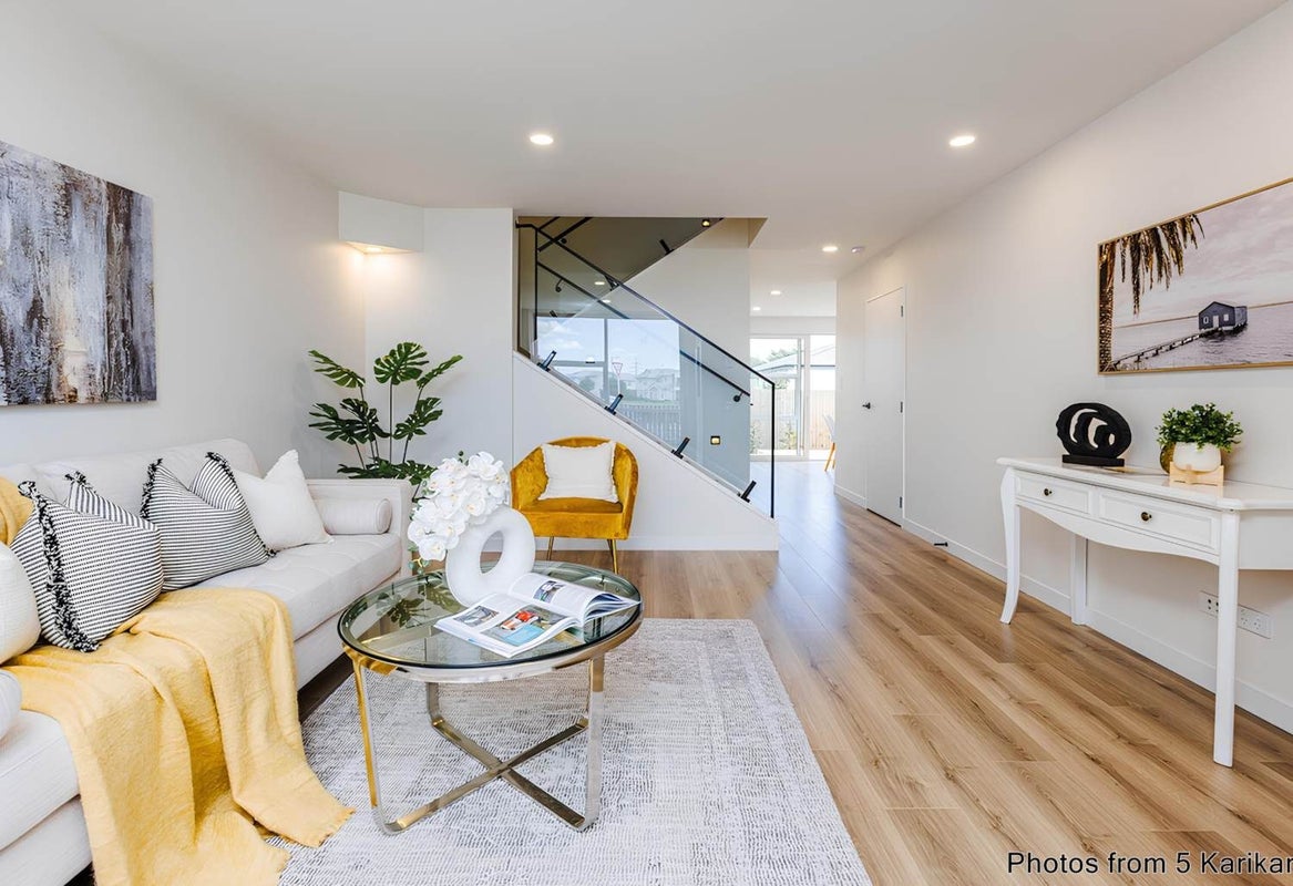 1 Karikari Crescent, Takanini, Auckland - Carousel 1