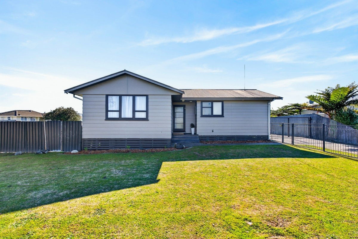32 Venables Avenue, Onekawa, Napier - Carousel 1